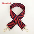 Détail d'une bandoulière motif zèbre rouge et bleu avec des crochets dorés en métal - Bleu + Rouge + Crochet Doré