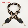 Dettaglio tracolla larga con motivo zebra, estremità in pelle e ganci in metallo oro - Nero+Cachi