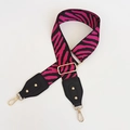 Dettaglio tracolla con motivo zebra rosa e nero con fibbie metalliche dorate lucide - Stampa Zebra (108) / Rosa Rosso e Pelle Nera Con Gancio Dorato