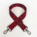 Dettaglio della tracolla larga a righe rosse e nere con ganci girevoli canna di fucile - A73 (Gancio Canna di Fucile)
