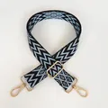Détail de la bandoulière réglable tissée à motifs de vagues bleu-noir avec crochets dorés - A76 (Crochet Doré)
