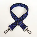 Détail de la bandoulière tissée bleue et noire avec motifs géométriques et crochets - A78 (Crochet Gunmetal)