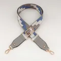 Dettaglio tracolla intrecciata con terminali in pelle grigia e ganci in metallo dorato - Grigio + Pelle Grigia