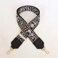 Dettaglio tracolla ricamata a fiori regolabile con pelle nera e ganci in metallo dorato - Modello 4 (Pelle Nera / Gancio Dorato)