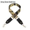Detalle de correa de camuflaje verde militar con tejido de hilo dorado y cierre de metal - Verde Militar e Hilo Dorado