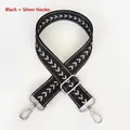 Dettaglio tracolla regolabile in nylon nero con motivo a freccia e ganci argentati - Nero + Gancio d'Argento
