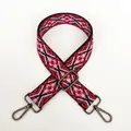 Dettaglio tracolla in jacquard colorato con motivo geometrico e moschettoni in metallo - Stile Leopardato 1 con Gancio Gunmetal
