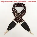 Dettaglio della tracolla in nylon leopardato con pelle nera e moschettoni dorati - Bianco Sporco Stile 2 (Finitura Nera + Ganci Dorati)
