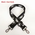 Dettaglio di tracolla regolabile leopardata con ganci in metallo grigio canna di fucile - Leopardo Nero Bianco + Gancio Gunmetal