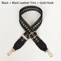 Dettaglio tracolla regolabile in nylon nero con motivo a chevron e ganci dorati in metallo - Black Leather Trim / Nero (Gancio Dorato)
