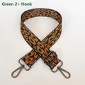 Détail d'une bandoulière léopard ajustable avec mousquetons en métal noir - Motif Vert 2 + Crochet Gunmetal