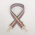Dettaglio della tracolla intrecciata colorata con fibbie regolabili in metallo dorato - Scacchiera Colorata (B20+Gold Hook)