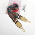 Dettaglio tracolla intrecciata stile boho con ganci metallici dorati e motivi etnici - Fiore di Vetro Pelle Cachi / Argento