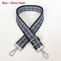 Dettaglio della tracolla in tela spessa con jacquard blu e fibbie in metallo argento - Blu + Gancio Argentato