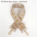 Détail de la bandoulière beige tissée avec broderie florale marron et mousquetons dorés - Base Crème Marron