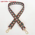 Dettaglio tracolla in tela a scacchi caffè chiaro e blu con ganci in metallo oro - Caffè Chiaro + Gancio Dorato