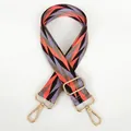 Dettaglio tracolla regolabile in tessuto con motivi geometrici arancioni e ganci dorati - Motivo Zigzag Geometrico Multicolore Gancio Dorato (B69+Gold Hook)