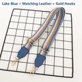 Bandoulière rayée bleu lac réglable avec cuir assorti et crochets dorés - Bleu Lac + Cuir Bleu + Crochet Doré