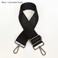 Détail de la bandoulière en nylon noir avec crochets réglables en métal gris fusil - Noir + Crochet Gunmetal