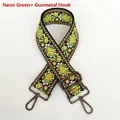 Dettaglio della tracolla ricamata boho verde neon con ganci in metallo canna di fucile lucido - Verde Neon-Gancio in Canna di Fucile
