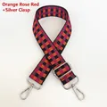 Détail de la bandoulière tissée réglable avec motif à carreaux orange et rose et crochets argent - Orange Rose Rouge + Crochet Argenté