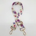 Détail de la bandoulière florale réglable avec fleurs violettes et mousquetons dorés - Style 7 (Floral) + Crochet Doré