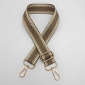 Détail de la bandoulière tissée réglable marron et beige avec des mousquetons dorés polis - Crochet en Métal Doré / Khaki Foncé