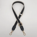 Dettaglio della tracolla tessuta con pelle nera e fibbia dorata regolabile fine - Nero con Bordo Beige (Gancio Dorato)
