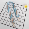Tracolla regolabile in tela con motivi geometrici blu e marroni e clip in oro lucido - Gancio oro chiaro / Acqua