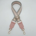 Tracolla regolabile in jacquard colorato con motivo geometrico e ganci dorati - Bordo Viola Rosa Bianco + Pelle Rosa