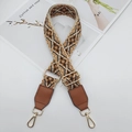 Ethno-Jacquard-Webband mit geometrischem Muster und goldfarbenen Karabinerhaken - Hellgoldener Haken / Beige Braun Rand Kaffee + Braunes Leder