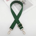Détail de la bandoulière réglable en tissu vert foncé avec mousquetons dorés - Vert Herbe