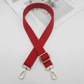 Dettaglio tracolla regolabile in nylon rosso con moschettoni in metallo dorato chiaro - Gancio Nero Canna di Fucile / Rosso