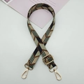 Dettaglio tracolla regolabile in tela geometrica con ganci dorati per borse a tracolla - Motivo a Onde Geometrico Nero Marrone Verde (Stile 6) / Gancio Argentato