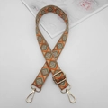 Detailaufnahme des Schultergurts mit Jacquardmuster und goldfarbenen Metallkarabinern - Goldener Haken / Orange Green Khaki