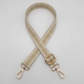 Dettaglio tracolla regolabile in nylon con motivo a rombi beige e ganci dorati - Gancio Argentato / Base Beige Cachi