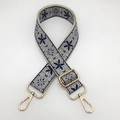 Dettaglio del ricamo a stella blu sulla tracolla regolabile con ganci in metallo oro - Beige Blu Grigio