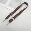 Dettaglio tracolla regolabile in pelle PU marrone scuro con ganci in metallo dorato - Cachi Scuro / Argento