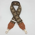 Détail d'une bandoulière tissée géométrique avec crochets dorés et embouts en cuir - Crochet or clair / Noir avec marron + cuir marron