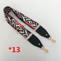 Détail de la bandoulière tissée à motifs géométriques avec cuir noir et boucles dorées - Géométrique Rouge Noir Blanc