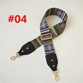 Dettaglio della tracolla etnica con finiture in pelle nera e moschettoni in metallo oro - Style #04 (Gold Buckle)