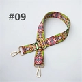 Détails d'une bandoulière de sac style bohème avec motifs ethniques et boucles dorées - Floral Bohémien (#09)