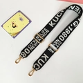 Verstellbarer schwarzer Nylon-Schultergurt mit weißen Buchstaben und Goldhaken - Dreieckiges Ende (Universeller Stil)