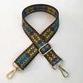 Detail van de etnische jacquard geweven riem met goudkleurige metalen karabijnsluiting - Blauw en Geel Etnisch Jacquard (#10)