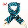 Dettaglio della tracolla larga zebrata per borse con ganci a moschettone in metallo dorato - Stampa Zebra Blu e Nero (B2)