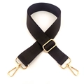 Detail van verstelbare zwarte nylon tassenriem met goudkleurige musketonhaken - Nylon Zwart