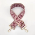 Dettaglio del ricamo geometrico sulla tracolla larga con ganci in metallo dorato - Rosa Chiaro Rosa Loto