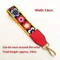 Cinturino da polso floreale con moschettone dorato per borse, lungo 24cm e largo 3,8cm - Fiori Colorati + Rosso