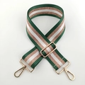 Dettaglio della tracolla per borsa in nylon con strisce verdi e oro rosa metallizzato - Linea Verde Oro