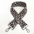 Dettaglio di un'ampia tracolla in tela leopardata con fibbia e gancio in argento - Beige (Fibbia Argentata)